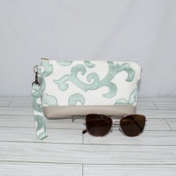 Kellie Wristlet, White print