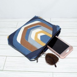 Kellie Wristlet : Blue Damask