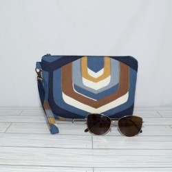 Kellie Wristlet : Blue Damask