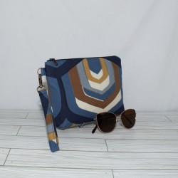 Kellie Wristlet : Blue Damask