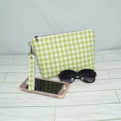 Kellie Wristlet : Green Gingham