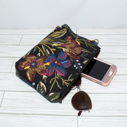 Kellie Wristlet : Embroidered Noir