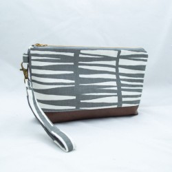 Kellie Wristlet : Tepao Leather