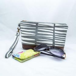 Kellie Wristlet : Tepao Leather