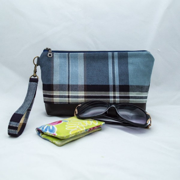Kellie Wristlet : Plaid