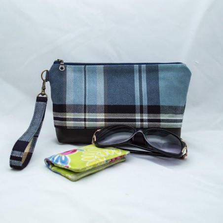 Kellie Wristlet : Plaid