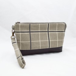 Kellie Wristlet : Plaid