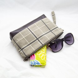 Kellie Wristlet : Plaid