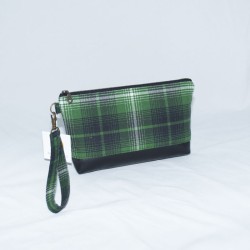 Kellie Wristlet : Plaid