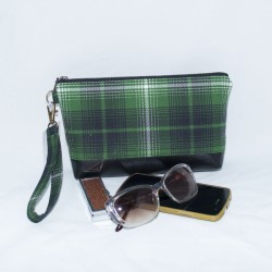 Kellie Wristlet : Plaid