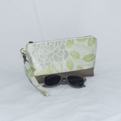 Kellie Wristlet : Floral