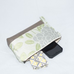 Kellie Wristlet : Floral