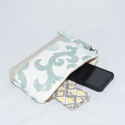 Kellie Wristlet : Floral