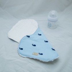 Burp cloth : Whales