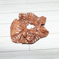 Scrunchie : Rust-White Geometric